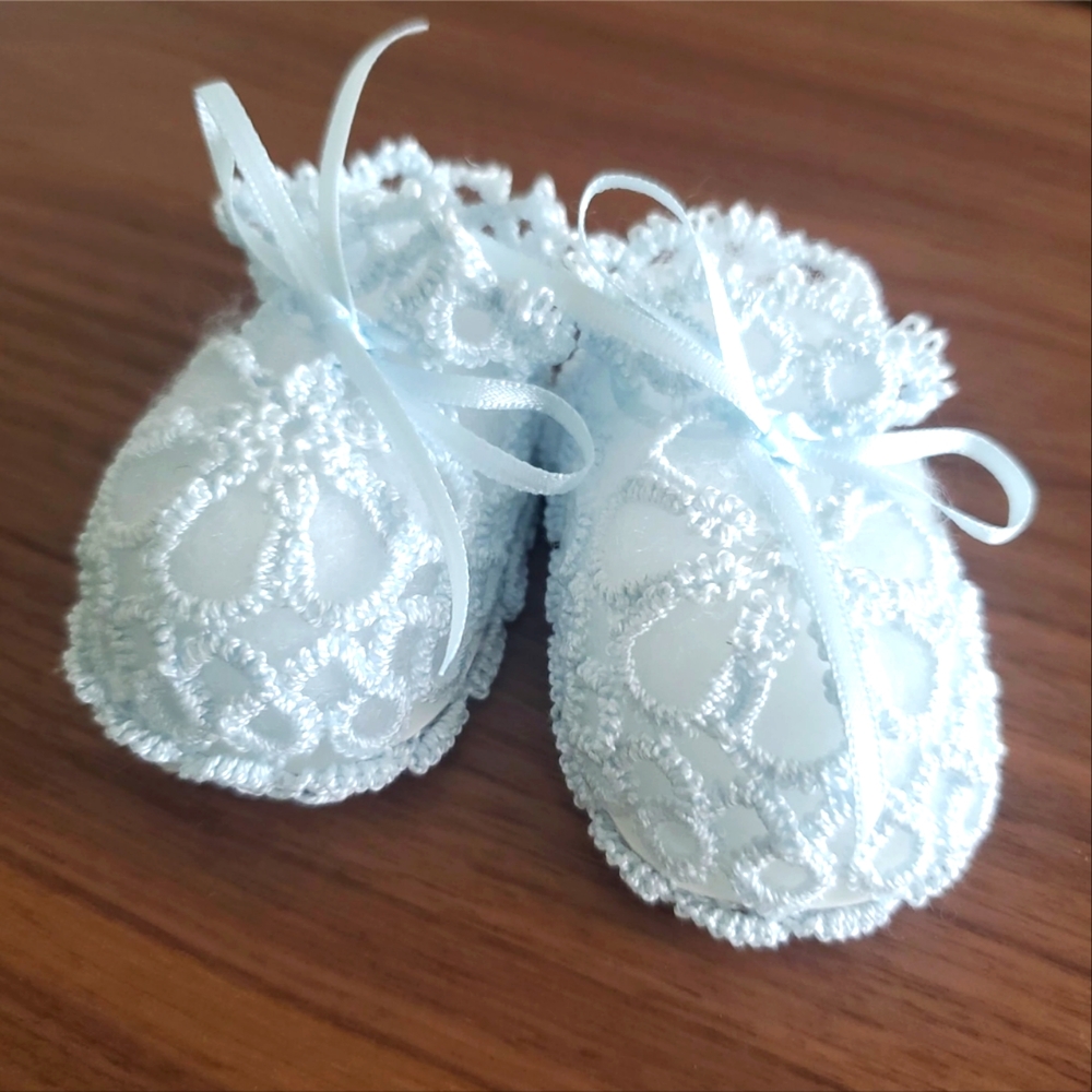 baby shoes 0-3  Handmade FRIVOLITE!! unisex boots. new baby gift